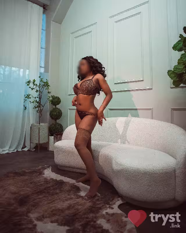 Aaliyah Valentine and Damiana Aurum