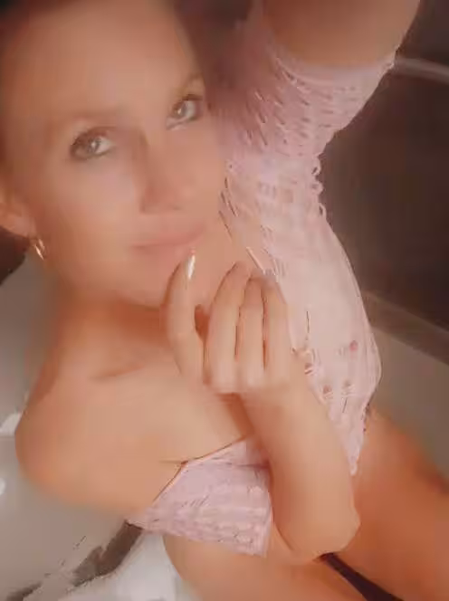 Ashley James - Escort in Jacksonville, FL
