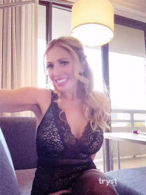 Escort Vixen Nicole / Blonde Bunny in Temecula, CA